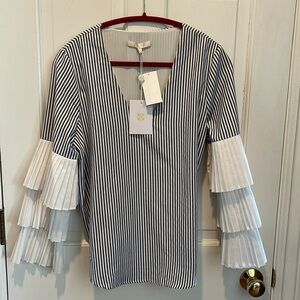 WAYF. Med, grey and white ruffles sleeve top